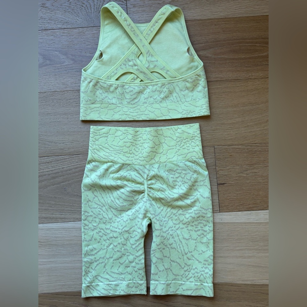 Gymshark Women's Adapt Animal Seamless Crop Tank and Legging Shorts Yellow Small